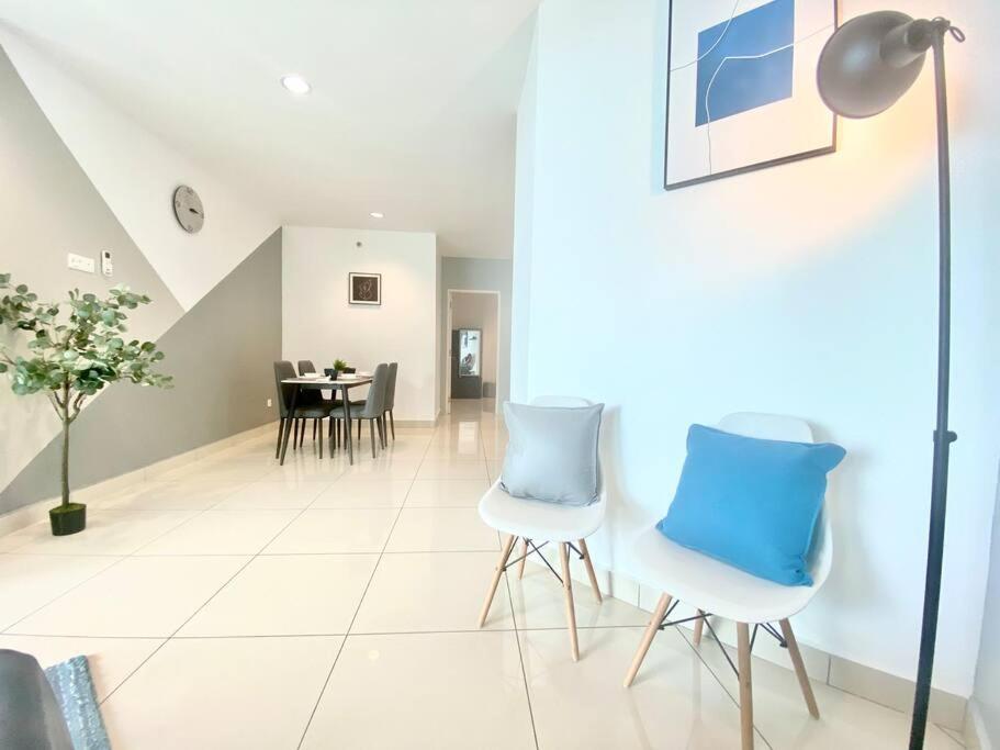 Mansion One Suites - Seaview Modern 2 Bedroom Suites George Town Ngoại thất bức ảnh