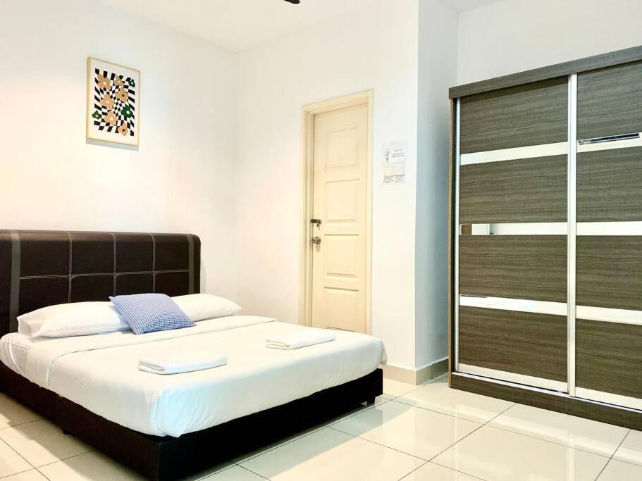 Mansion One Suites - Seaview Modern 2 Bedroom Suites George Town Ngoại thất bức ảnh