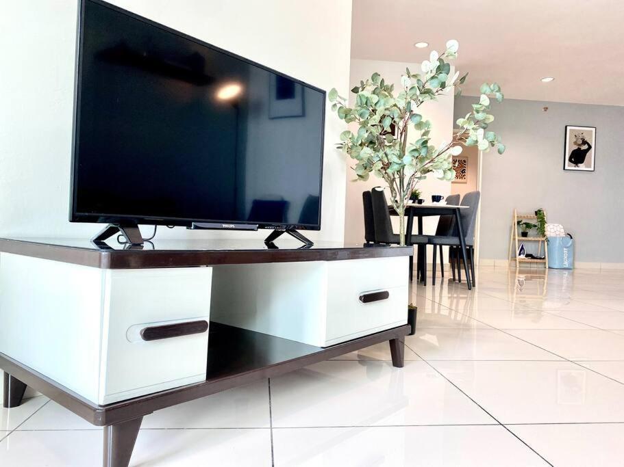 Mansion One Suites - Seaview Modern 2 Bedroom Suites George Town Ngoại thất bức ảnh