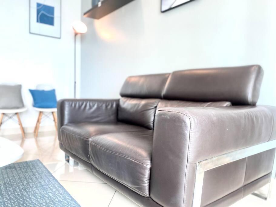 Mansion One Suites - Seaview Modern 2 Bedroom Suites George Town Ngoại thất bức ảnh
