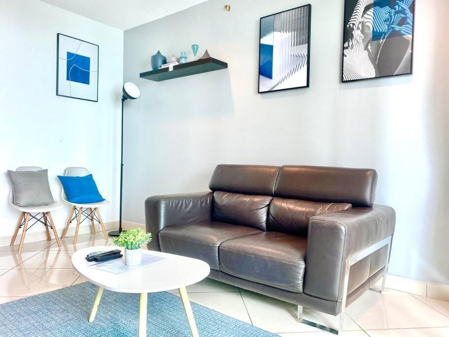Mansion One Suites - Seaview Modern 2 Bedroom Suites George Town Ngoại thất bức ảnh